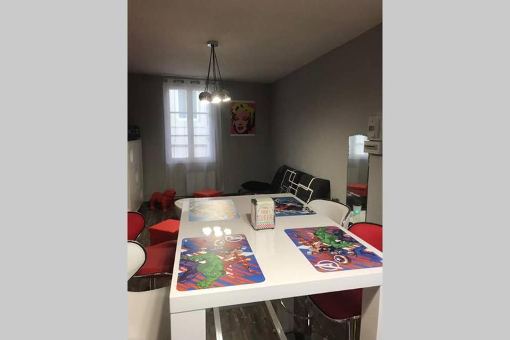 Appartement Style Pop Art Avec Garage Centre Historique Beziers Bagian luar foto