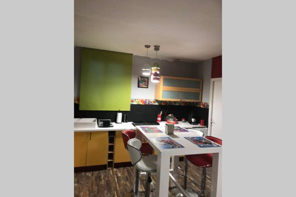 Appartement Style Pop Art Avec Garage Centre Historique Beziers Bagian luar foto