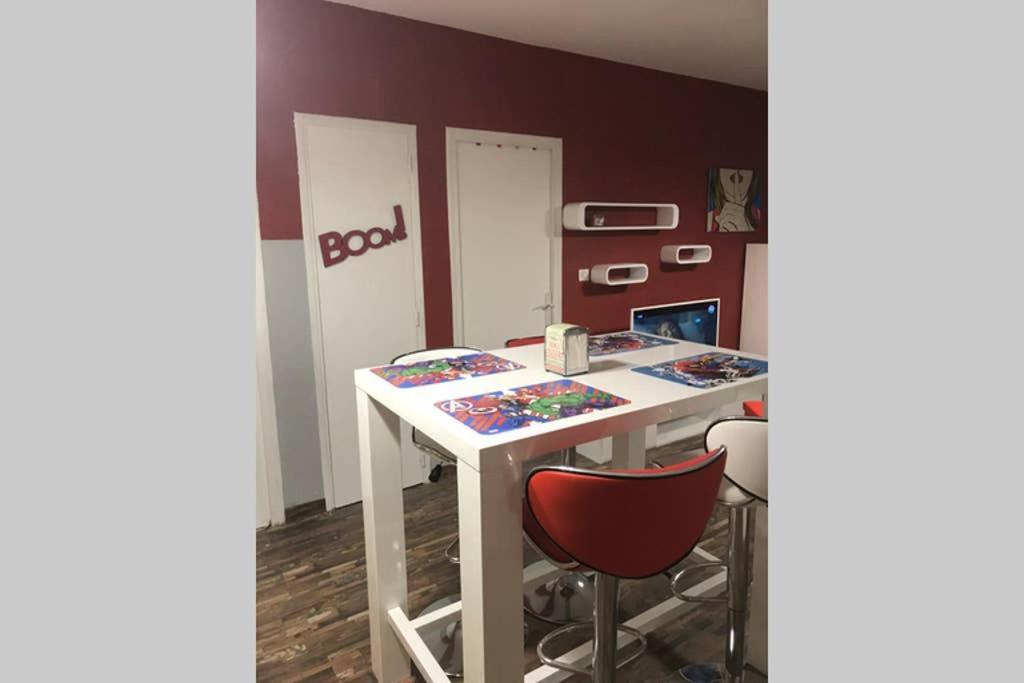 Appartement Style Pop Art Avec Garage Centre Historique Beziers Bagian luar foto
