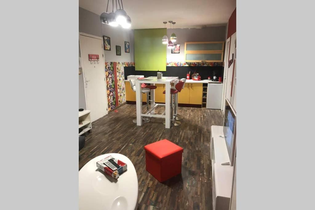 Appartement Style Pop Art Avec Garage Centre Historique Beziers Bagian luar foto