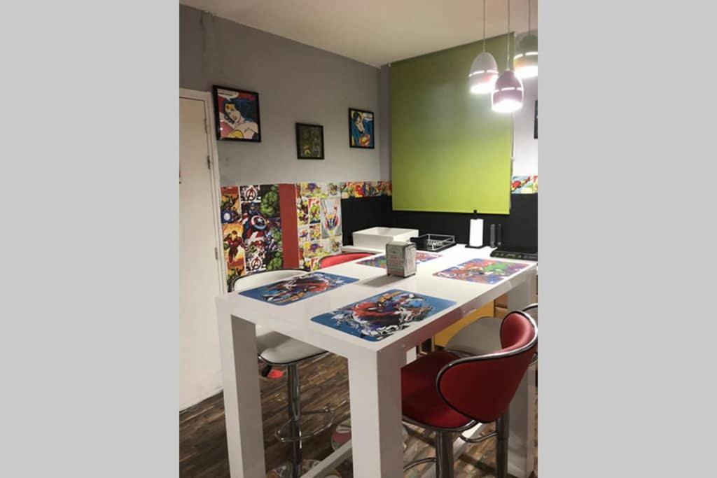 Appartement Style Pop Art Avec Garage Centre Historique Beziers Bagian luar foto