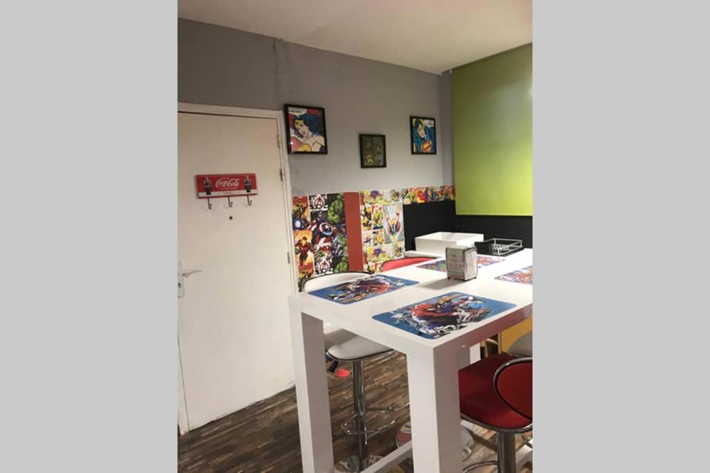 Appartement Style Pop Art Avec Garage Centre Historique Beziers Bagian luar foto