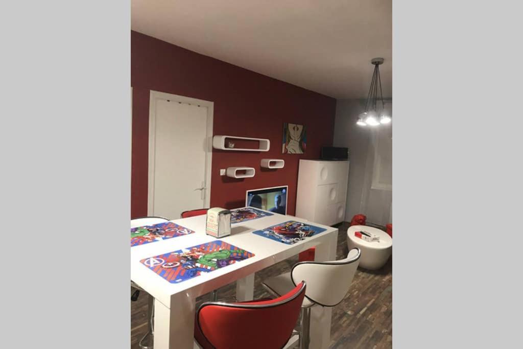 Appartement Style Pop Art Avec Garage Centre Historique Beziers Bagian luar foto