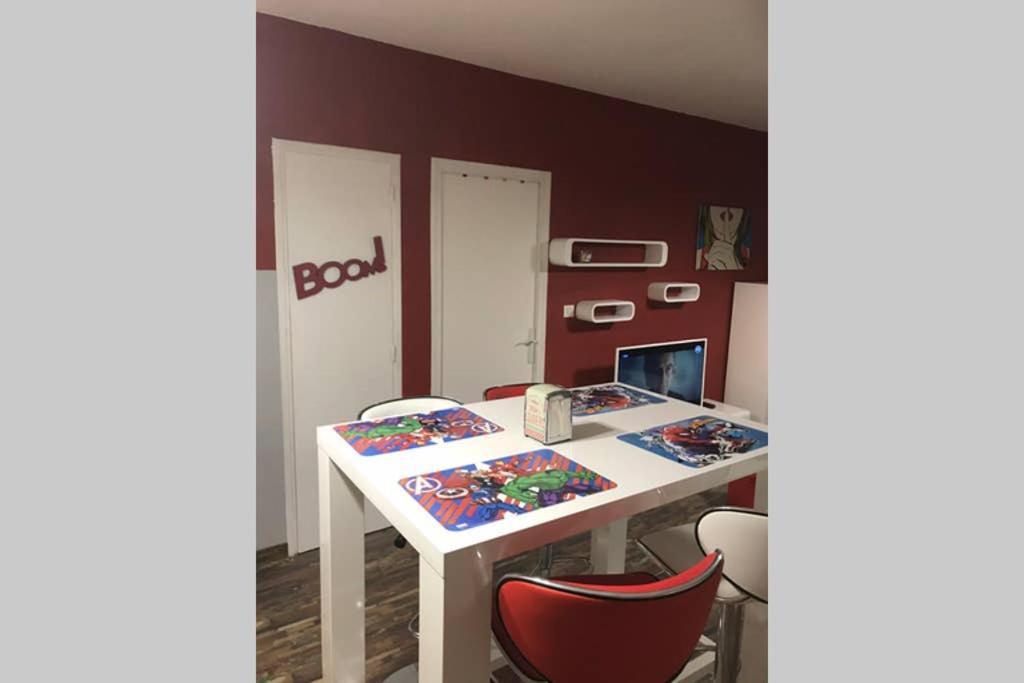 Appartement Style Pop Art Avec Garage Centre Historique Beziers Bagian luar foto