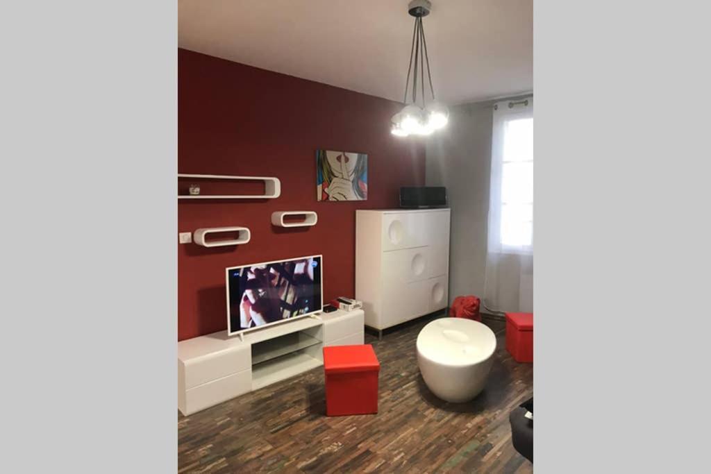 Appartement Style Pop Art Avec Garage Centre Historique Beziers Bagian luar foto