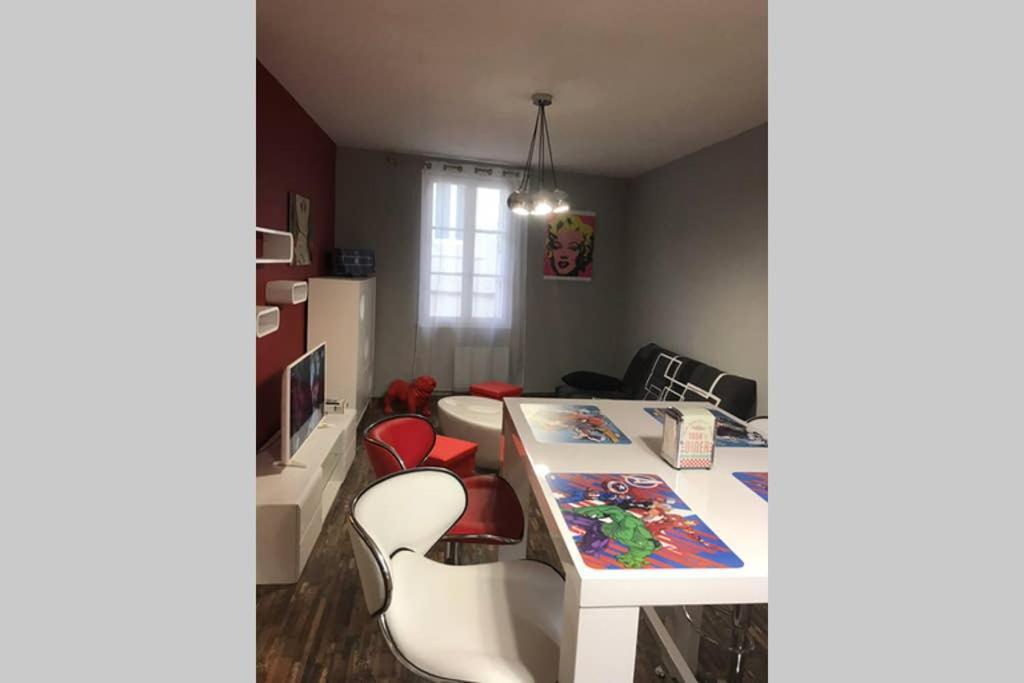 Appartement Style Pop Art Avec Garage Centre Historique Beziers Bagian luar foto
