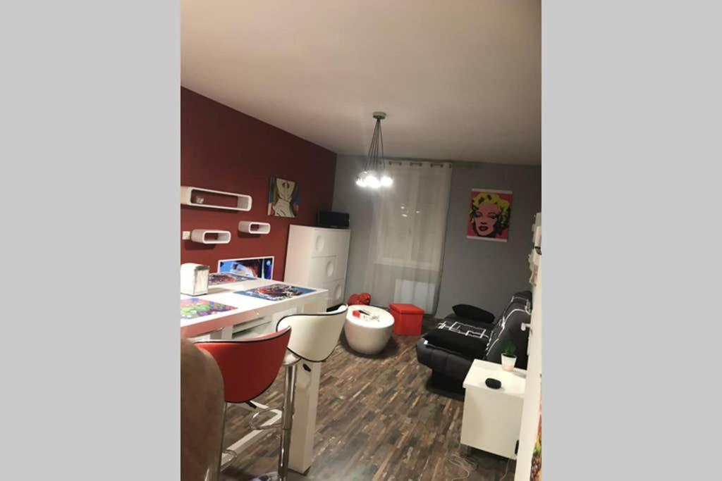 Appartement Style Pop Art Avec Garage Centre Historique Beziers Bagian luar foto